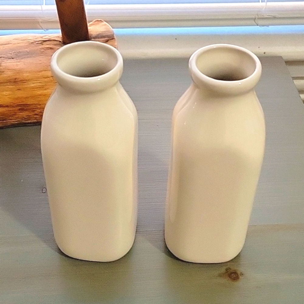 Two Hallmark Milk Containers - Milk for Santa - Picture 3 of 4